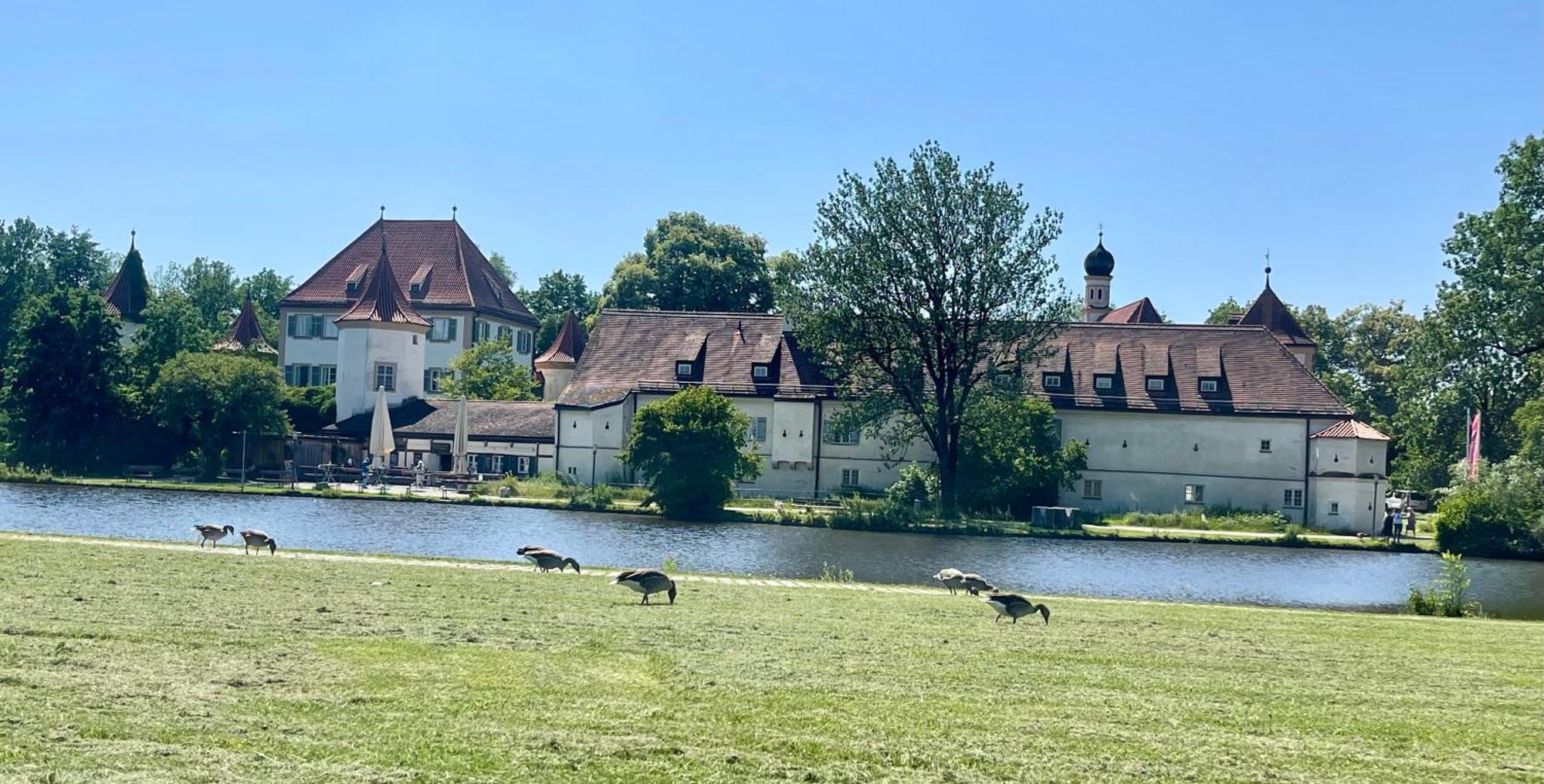 Erdgeschosswohnung Neben Schloss Blutenburg Mit Privatem Garten Munich Extérieur photo